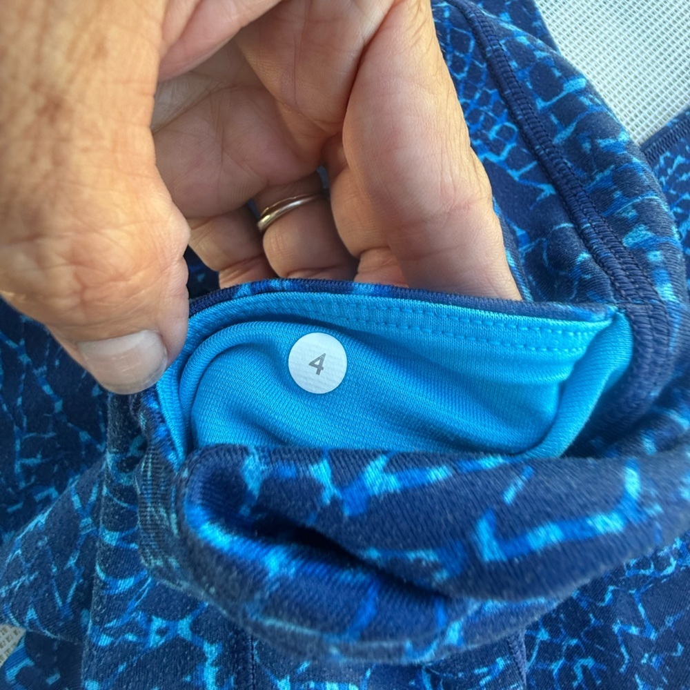 Lululemon Athletica Women’s size4 Blue Patterned Leggings with Crisscross Detai - Picture 5 of 8